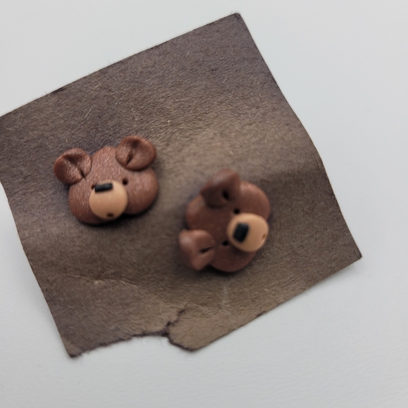 Teddy Bear Face Stud Earrings - Picture 4 of 5
